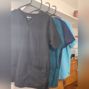 4 Butter Soft Scrub TOPS Womens MEDIUM